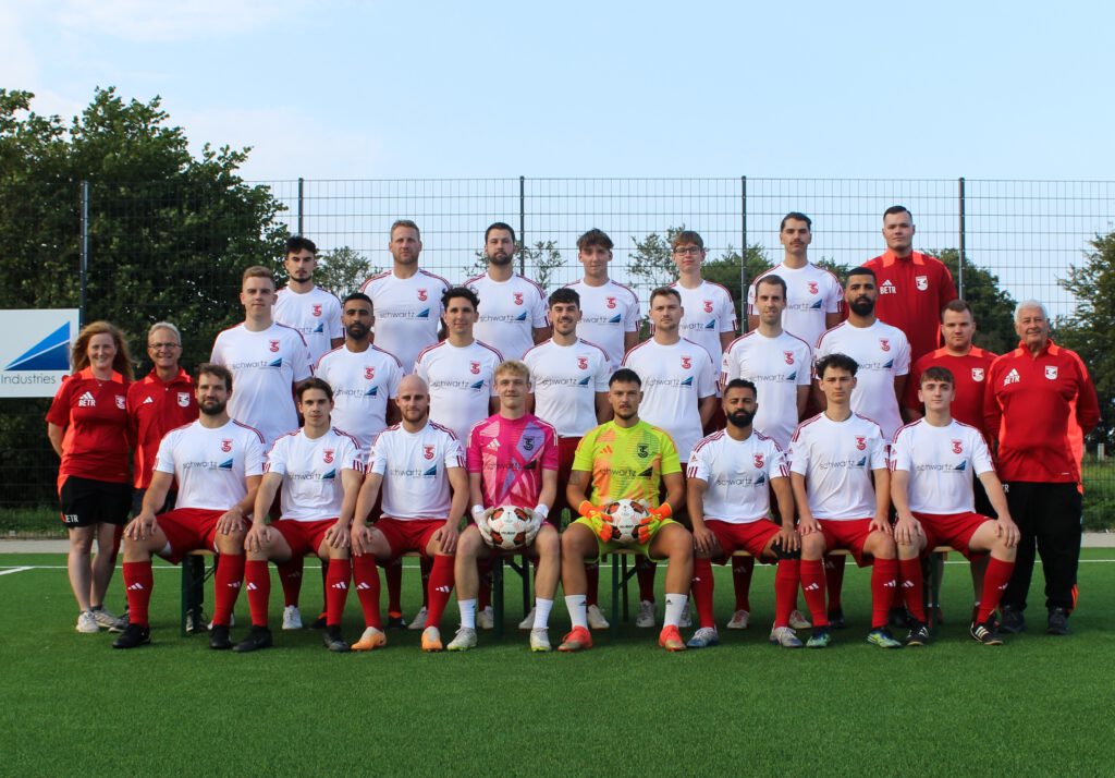 Die Mannschaft im Heimtrikot 2024 Foto: Luca Deutz